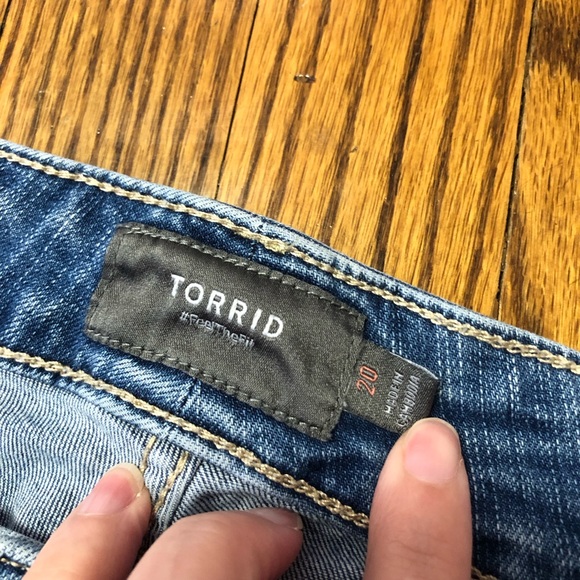 Torrid jean shorts size 20 - Picture 2 of 3